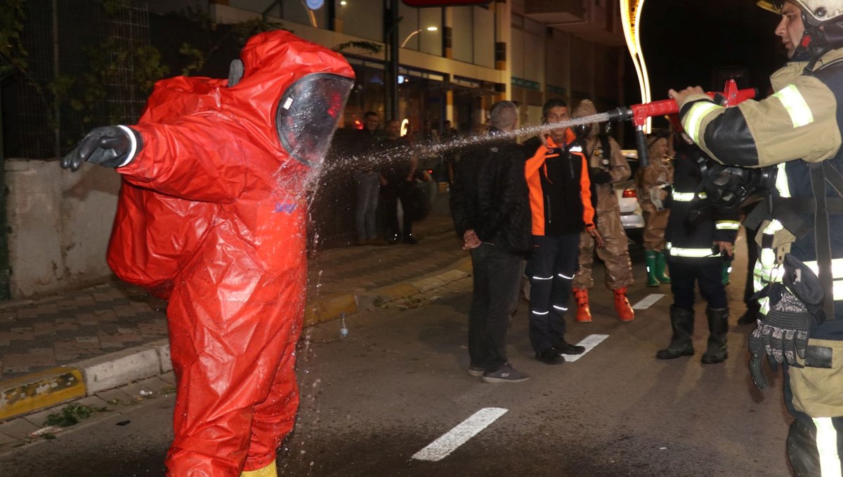 Kocaeli'de kimyasal patlama: Ekipler özel kıyafetlerle müdahale etti