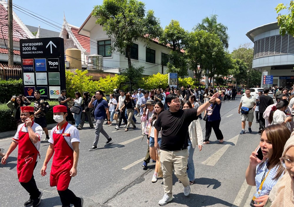 Myanmar'da 7.7 büyüklüğünde deprem! Gökdelenler yıkıldı, yollar yarıldı, işçiler enkaz altında - 7