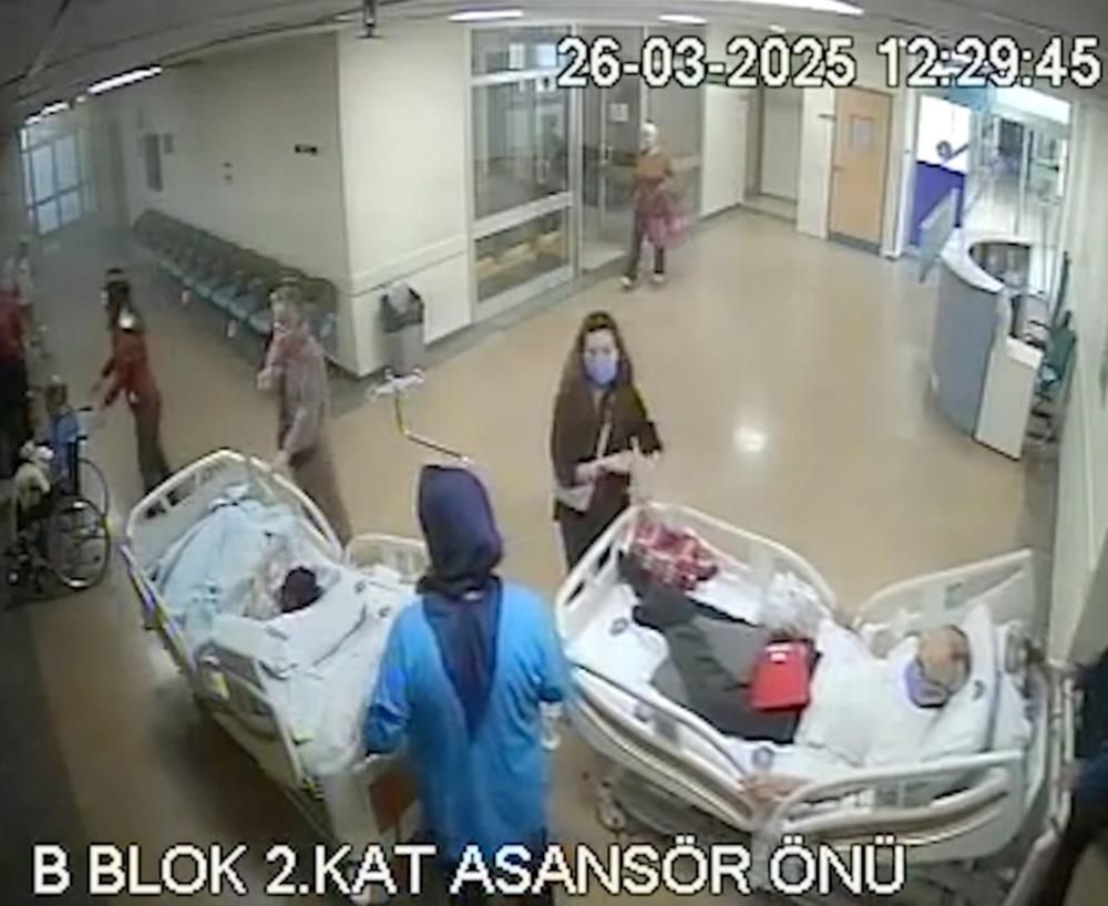 Alevlerin sardığı acil serviste zamanla yarış - 4