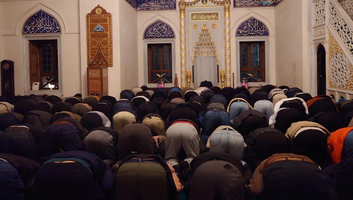 Tokyo'da Ramazan ayının ilk teravih namazı kılındı Tokyo'da Ramazan ayının ilk teravih namazı kılındı