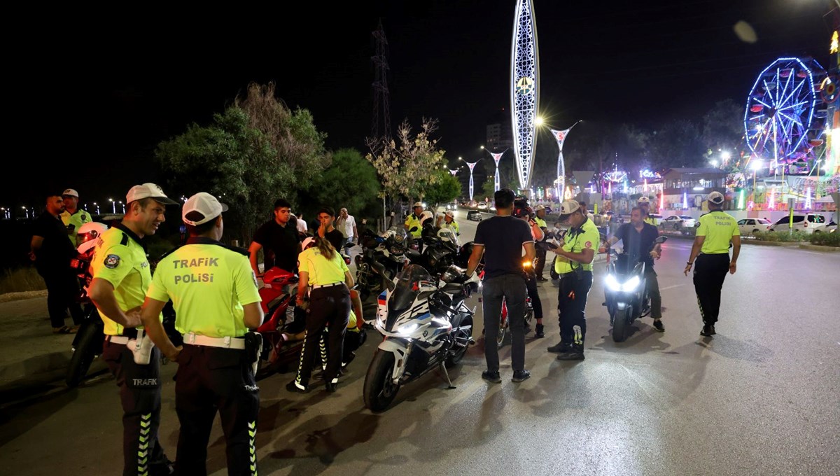 Kurallara uymayan 347 motosiklet sürücüsüne ceza Kurallara uymayan 347 motosiklet sürücüsüne ceza