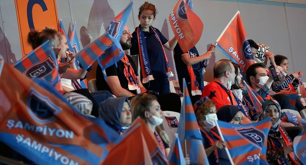 Medipol Başakşehir, şampiyonluk kupasını kaldırdı - 19