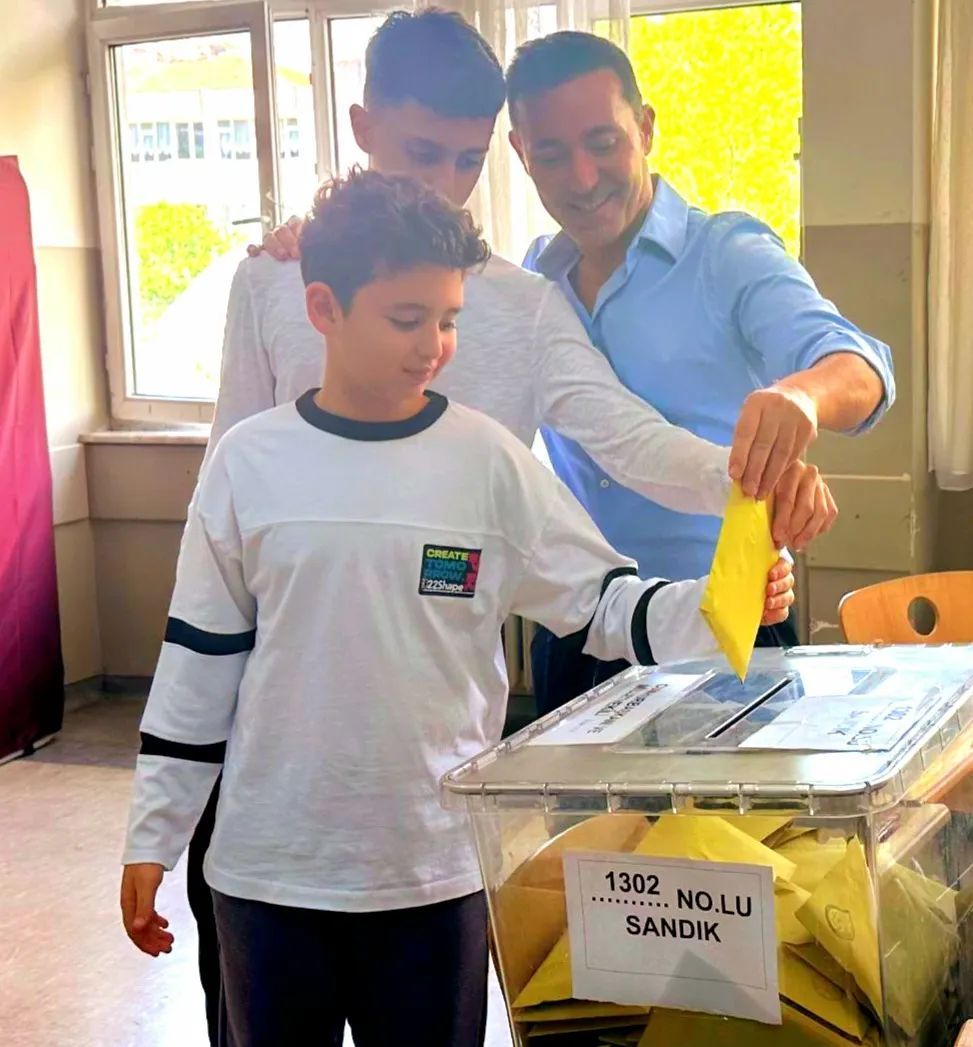 Ünlü isimler oylarını böyle kullandı - 16