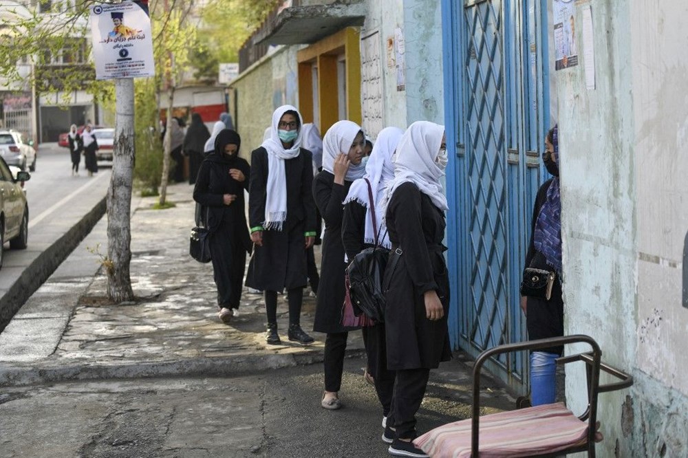 Taliban kızlara okulları birkaç saatliğine açıp tekrar kapattı - 4