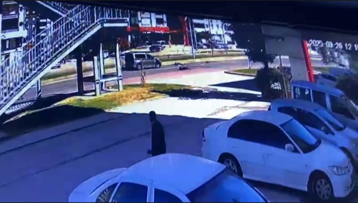 Hafif ticari araç anne ve çocuklarına çarptı