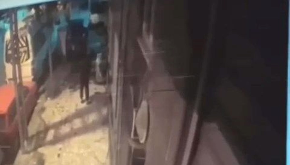 İstanbul’da pimi çekilmemiş el bombasıyla tehdit İstanbul’da pimi çekilmemiş el bombasıyla tehdit