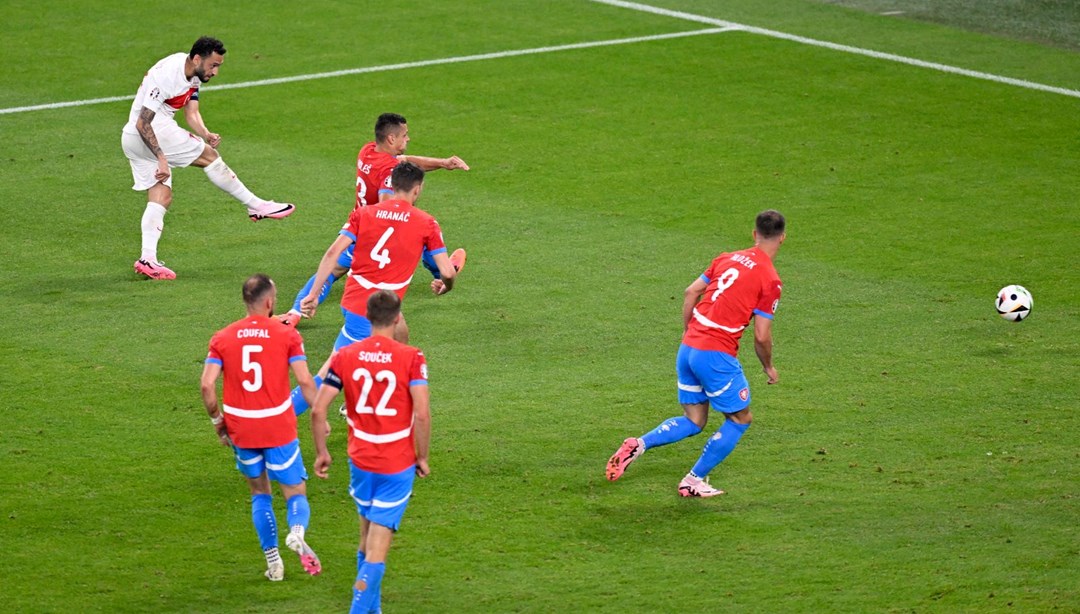 Hakan Çalhanoğlu'ndan milli takımda 19. gol