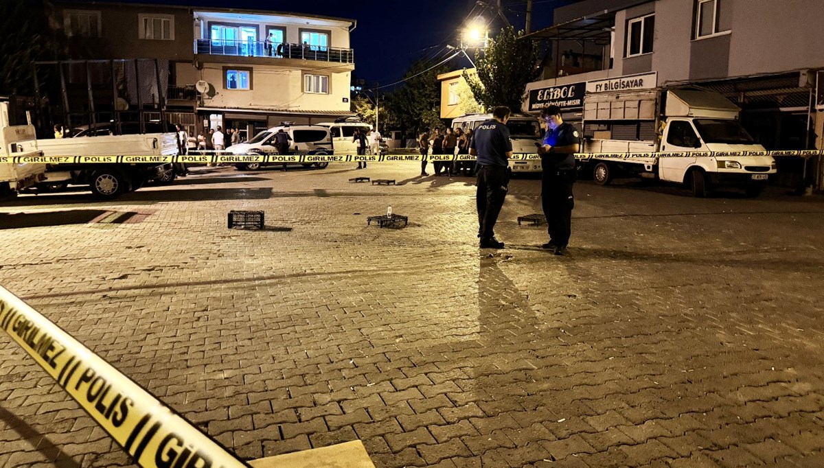 İzmir'de silahlı ve bıçaklı kavgada 4 kişi yaralandı İzmir'de silahlı ve bıçaklı kavgada 4 kişi yaralandı