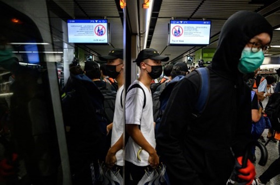 Hong Kong'da protestoculara maske yasağının ardından ulaşım askıya alındı - 2