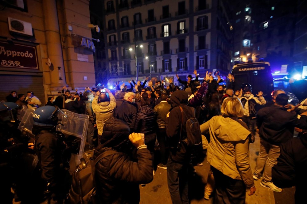 İtalya'nın Napoli kentinde sokağa çıkma yasağı olaylı başladı - 9