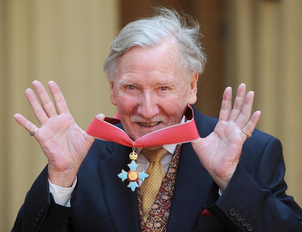 Harry Potter serisinde'Seçmen Şapka'yı seslendiren Leslie Phillips hayatını kaybetti - 1
