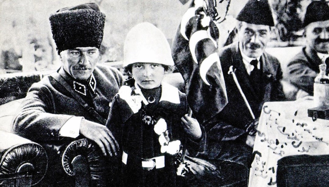 Unutulmaz fotoğrafın hikayesi: O şapkanın altında bir bayram doğdu