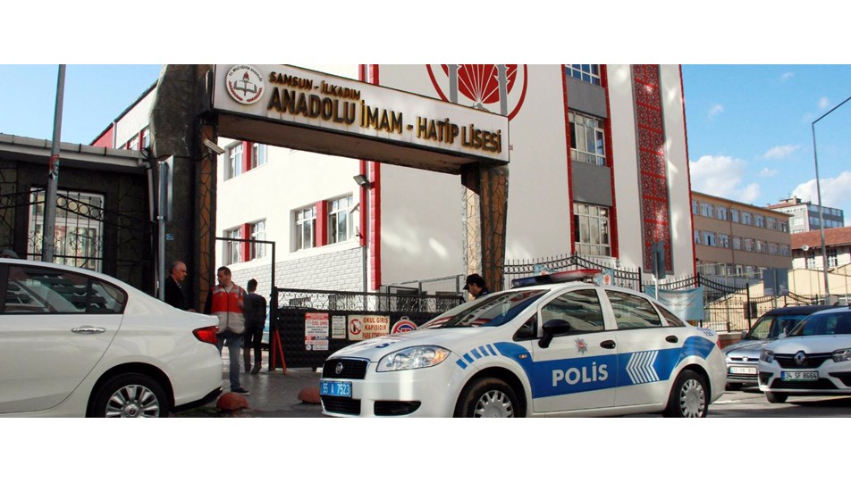 Lise öğrencileri arasında bıçaklı kavga: 1 yaralı