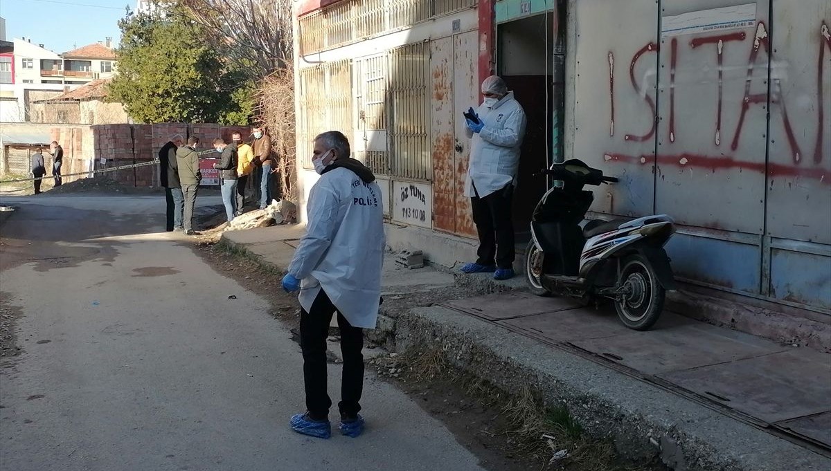 Konya'da başına çuval geçirilmiş ve elektrik kablosuyla bağlanmış ceset bulundu