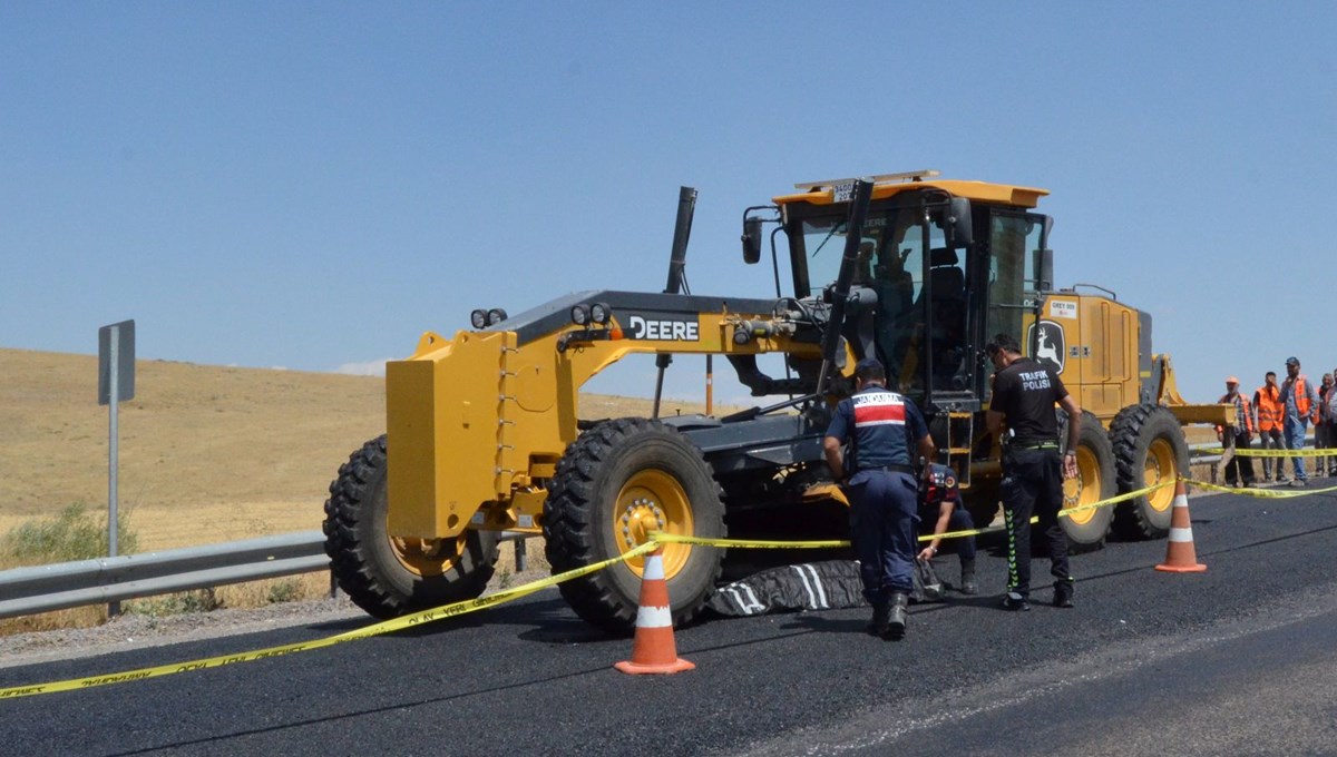 Aksaray'da feci kaza: Greyderin altında kaldı