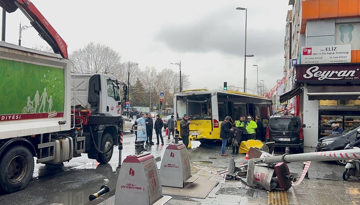 Fatih'te İETT otobüsü 4 araca çarptı