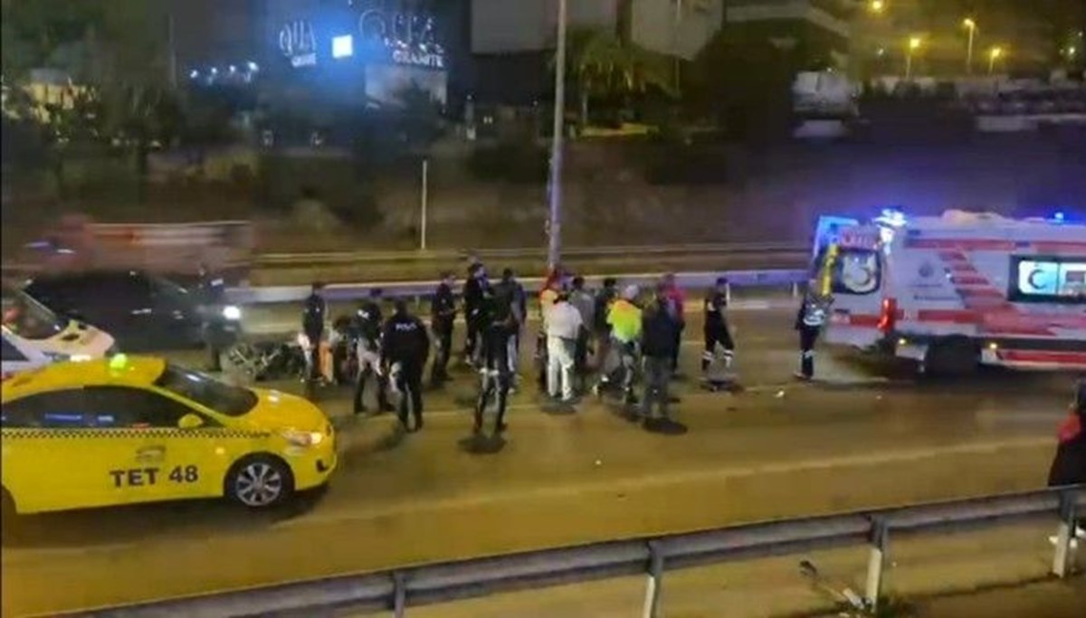 Maltepe'de motosiklet ticari taksiye çarptı: 1 ağır yaralı