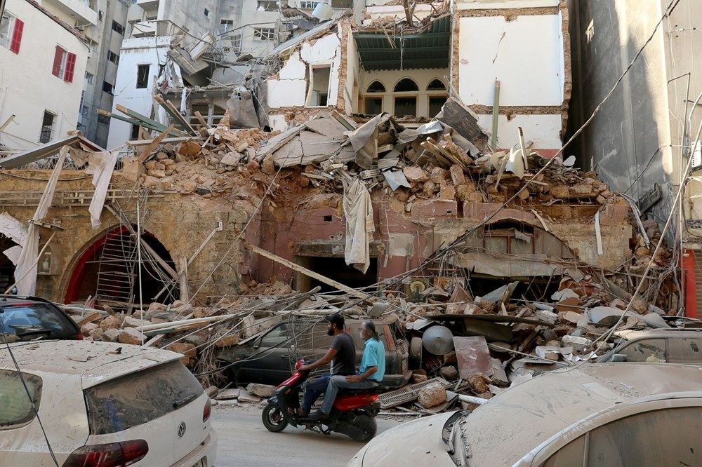 Beyrut Limanı'na patlamanın anısına kırık cam ve moloz yığınlarından heykel dikildi - 6