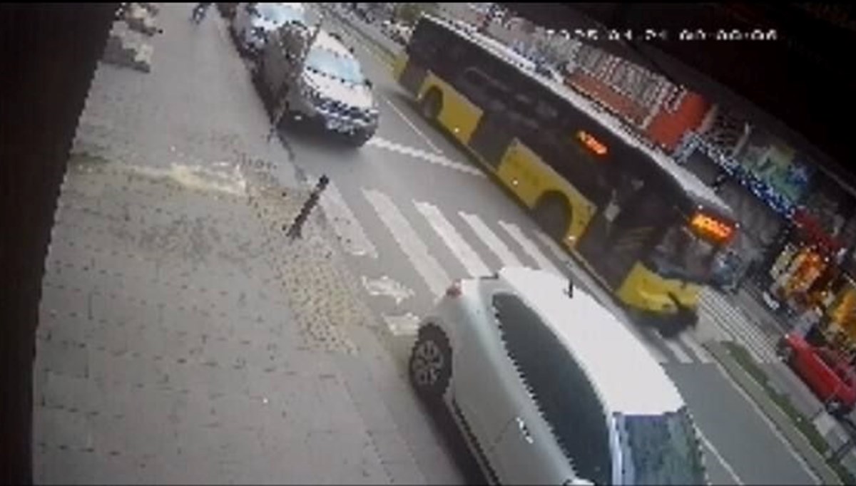 İETT otobüsünün yaya kaldırımında çarptığı kadın hayatını kaybetti İETT otobüsünün yaya kaldırımında çarptığı kadın hayatını kaybetti