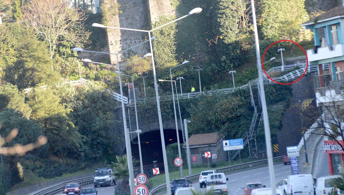 Trabzon'da tünel üstünden kara yoluna düşen adam öldü