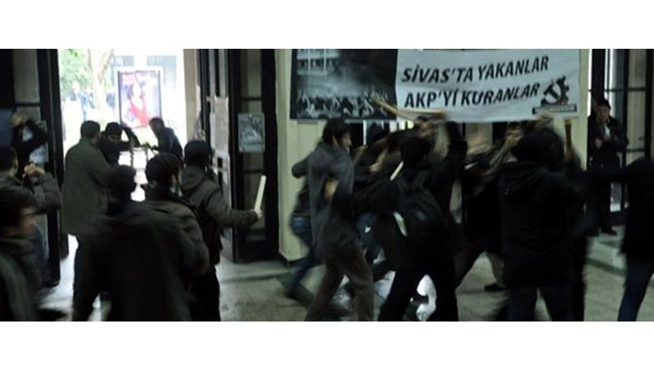 İstanbul Üniversitesi'nde 'Sivas' kavgası