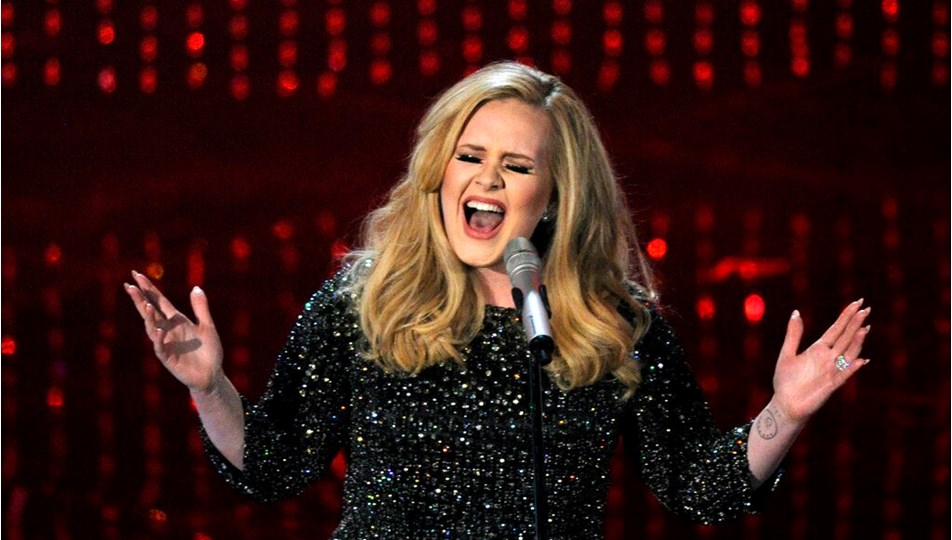 Şarkıcı Adele bir kez daha sesini kaybetme tehlikesi yaşıyor: Konserlerini iptal etti