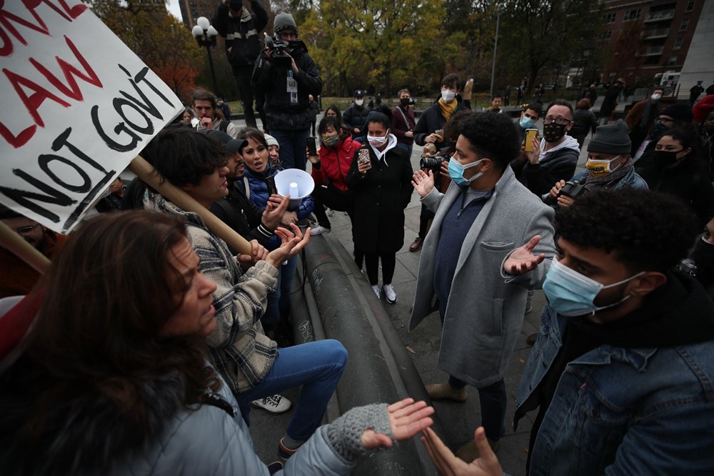 New York'ta karantina karşıtları maske yaktı - 6