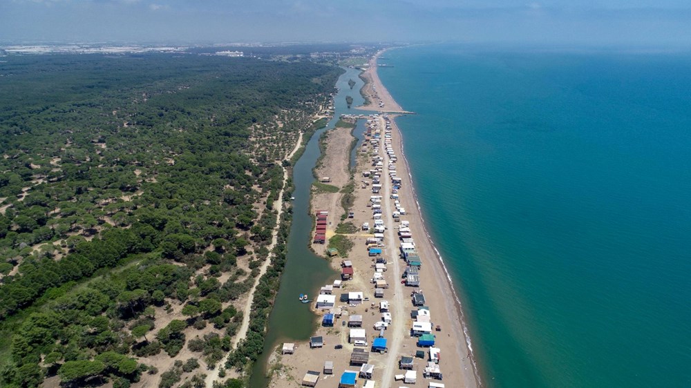 5 yıldızlı otellerin yanındaki “Çardakkondular” kent olma yolunda | Barakalara güneş panelleri bağlandı, kendi marketi de var - 11
