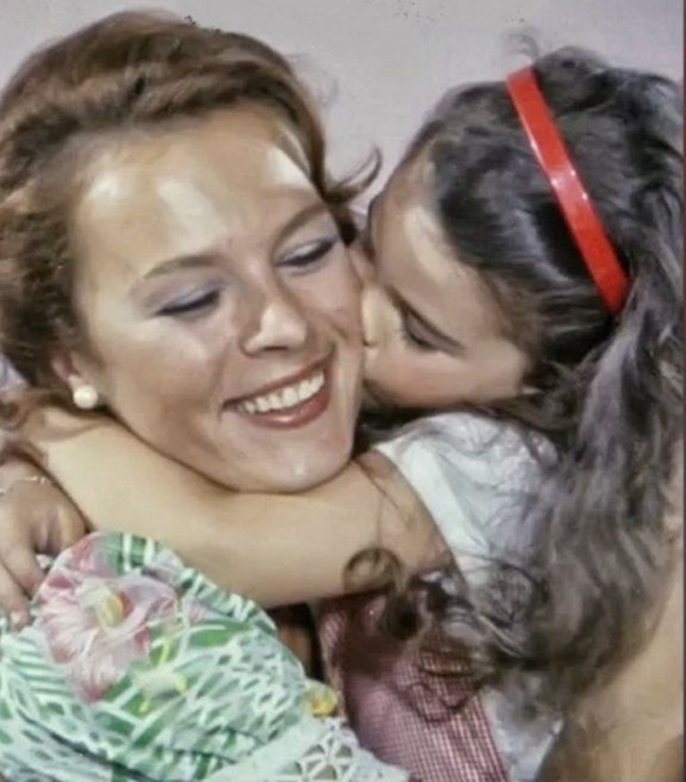 Hülya Koçyiğit’in kızı Gülşah Alkoçlar yeni yaşını kutladı | Bir periyodun çocuk yıldızıydı 75