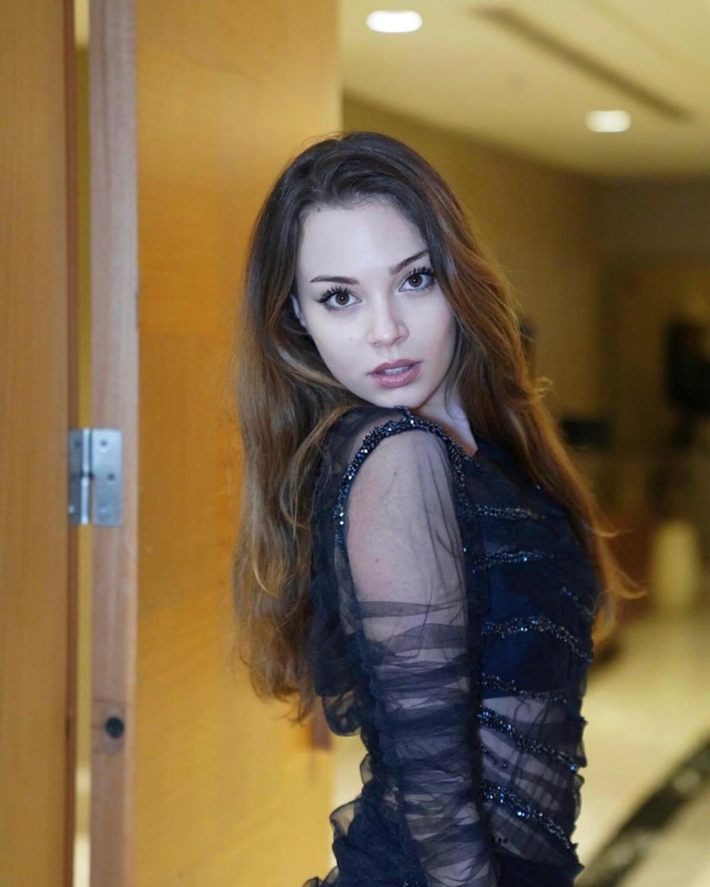 Cemre Üker'in Türkiye Güzellik Kraliçeliği Tahtı Sallantıda: Neler Oluyor? 75