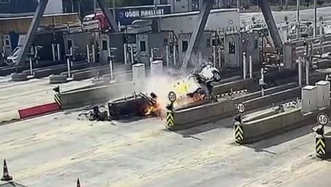Gişede korkunç kaza güvenlik kamerasında