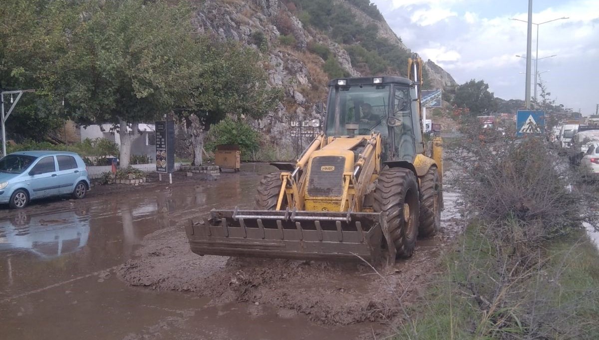 Söke'de toprak kayması