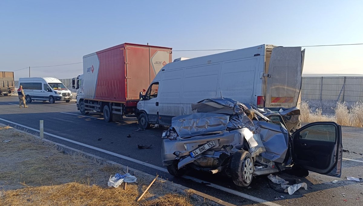 Van'da zincirleme trafik kazası: Çok sayıda yaralı