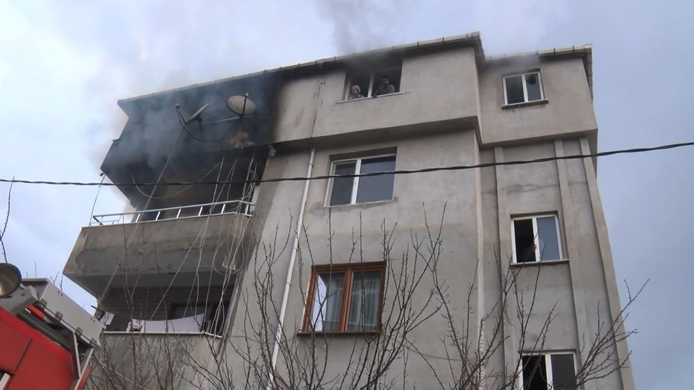 Yangında can pazarı: Pencereye çıkıp nefes almaya çalıştılar - 2