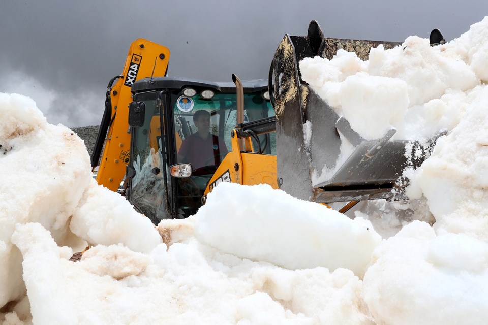 Mersin'de karda mahsur kalan yörükler kurtarıldı - 2
