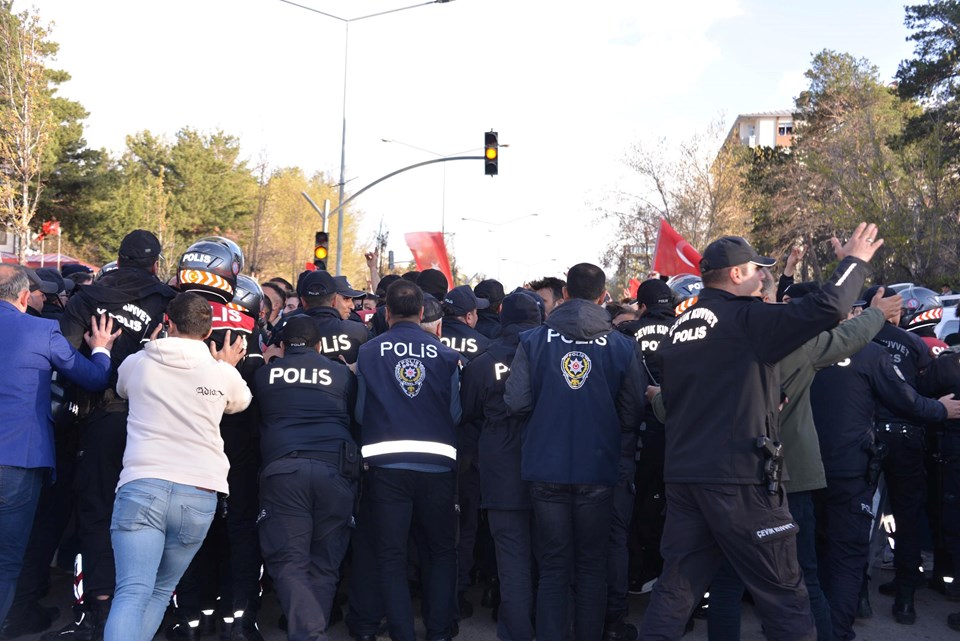 Ekrem İmamoğlu'na Erzurum mitinginde taşlı saldırı - 4