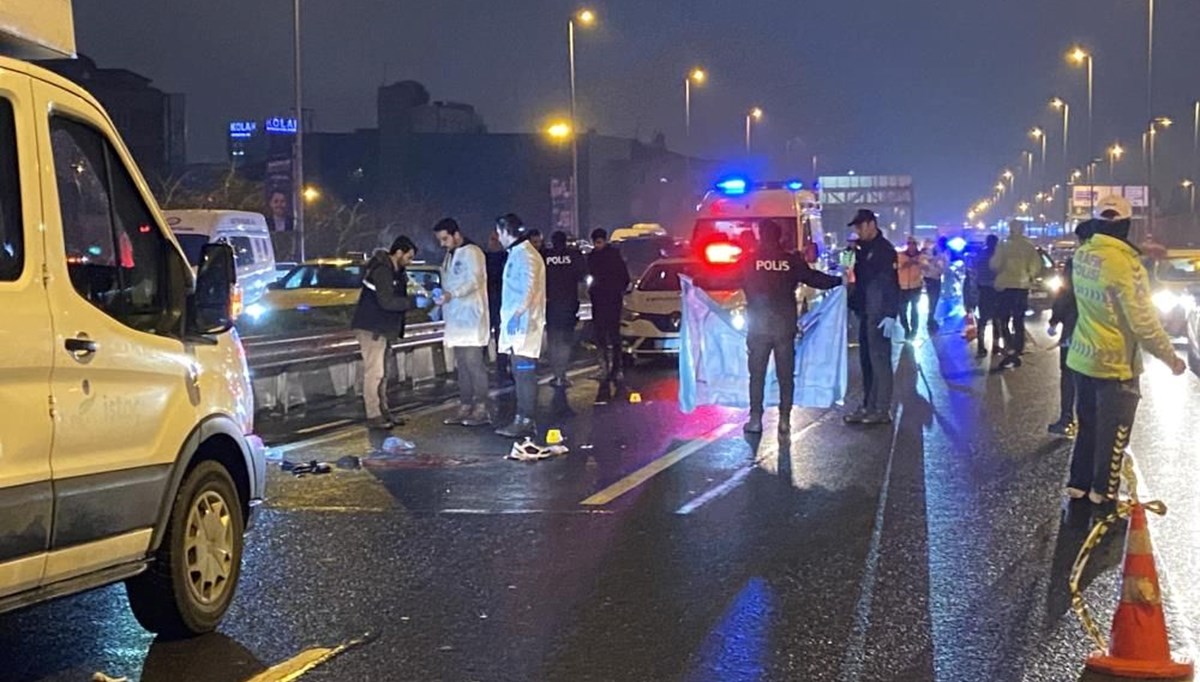 Şişli'de feci kaza: Bariyerlere çarpan motosiklet sürücüsü öldü Şişli'de feci kaza: Bariyerlere çarpan motosiklet sürücüsü öldü