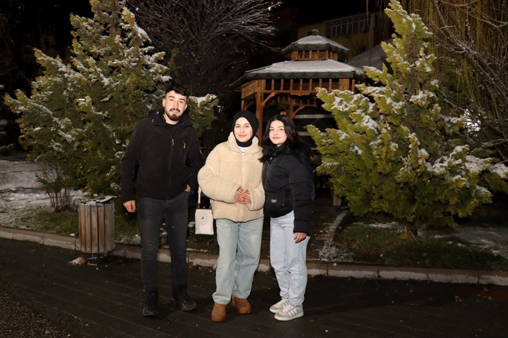 "Karla Gece, Baharla Sabah: Bir Gündeki İki Mevsim Macerası" 75 sMwgAmzrO0a7EeQ2db8p9g