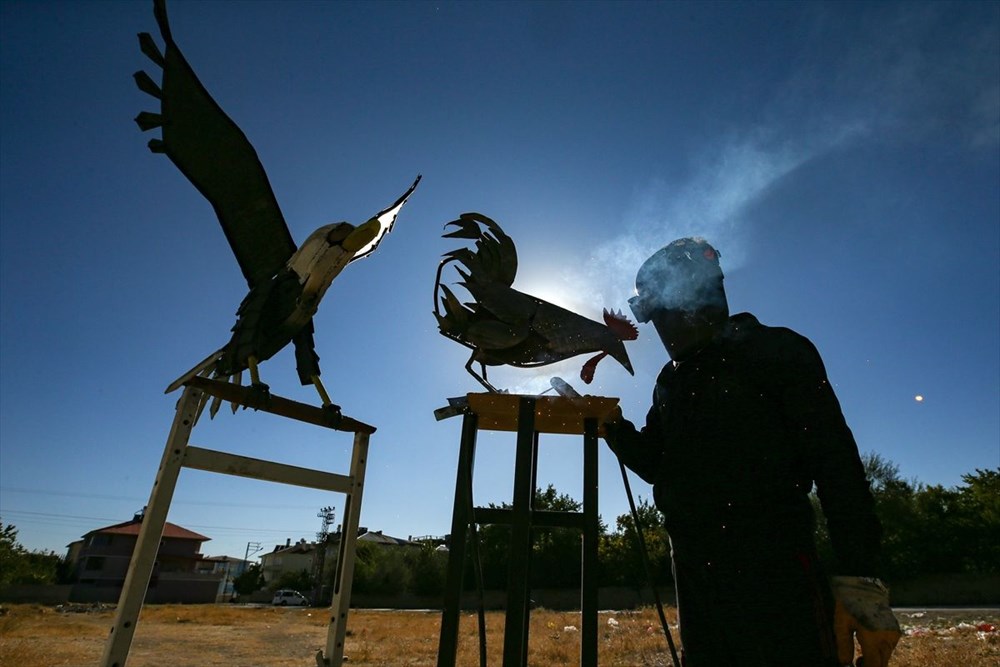 İranlı heykeltıraş Ali Mutii hurdaları sanata dönüştürüyor - 1