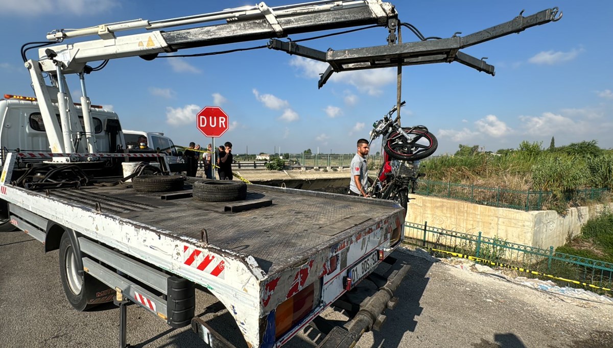 Motosiklet atık su kanalına uçtu: 2 ölü Motosiklet atık su kanalına uçtu: 2 ölü