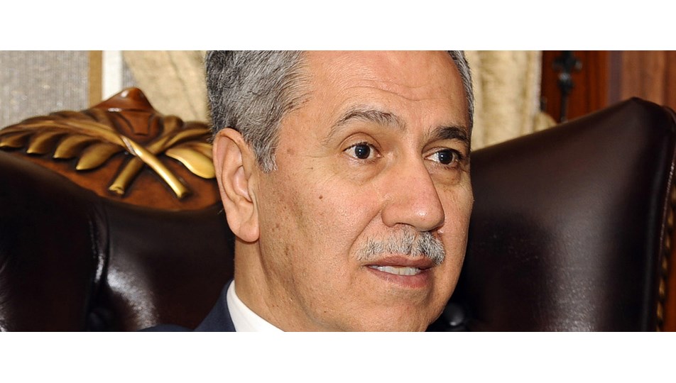Arınç: Eski başbakanlar tembel ev kızı gibiydi