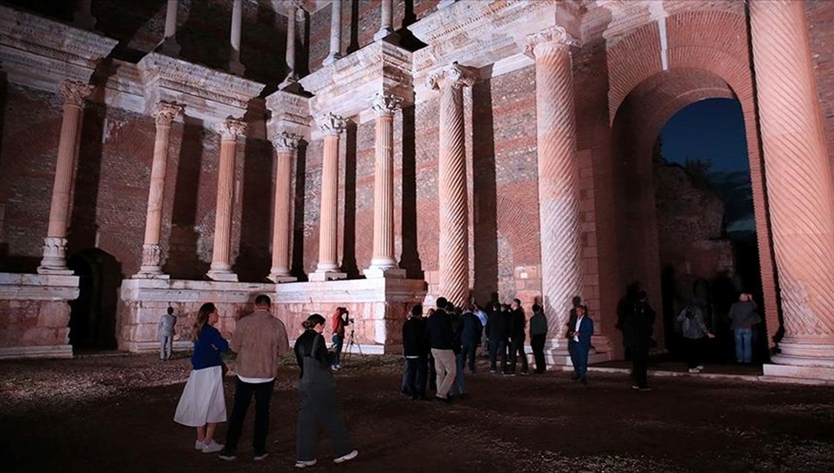 Sardes Antik Kenti gece gezilebilecek