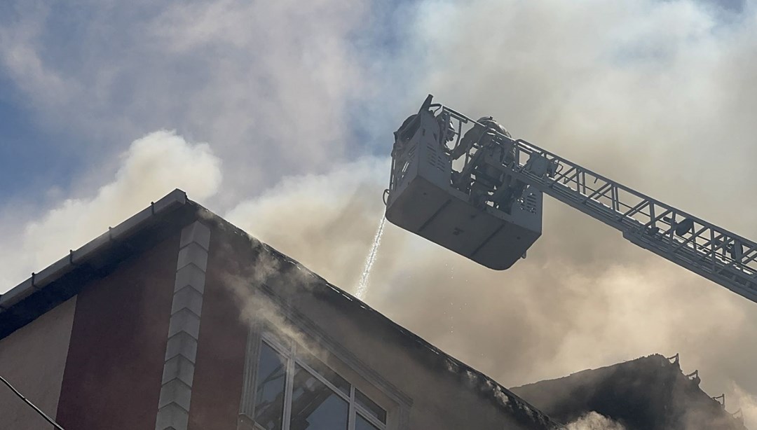 Esenler'de korkutan yangın: Alevler diğer binalara sıçradı