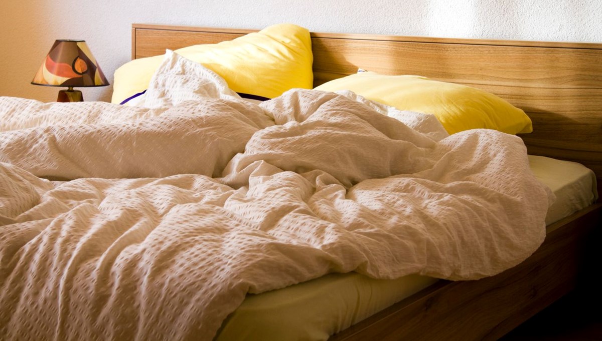 ABD'li doktor uyardı! Sabah kalkar kalkmaz yatağını toplayanlar büyük hata yapıyor, bütün hastalıkların sebebi oymuş