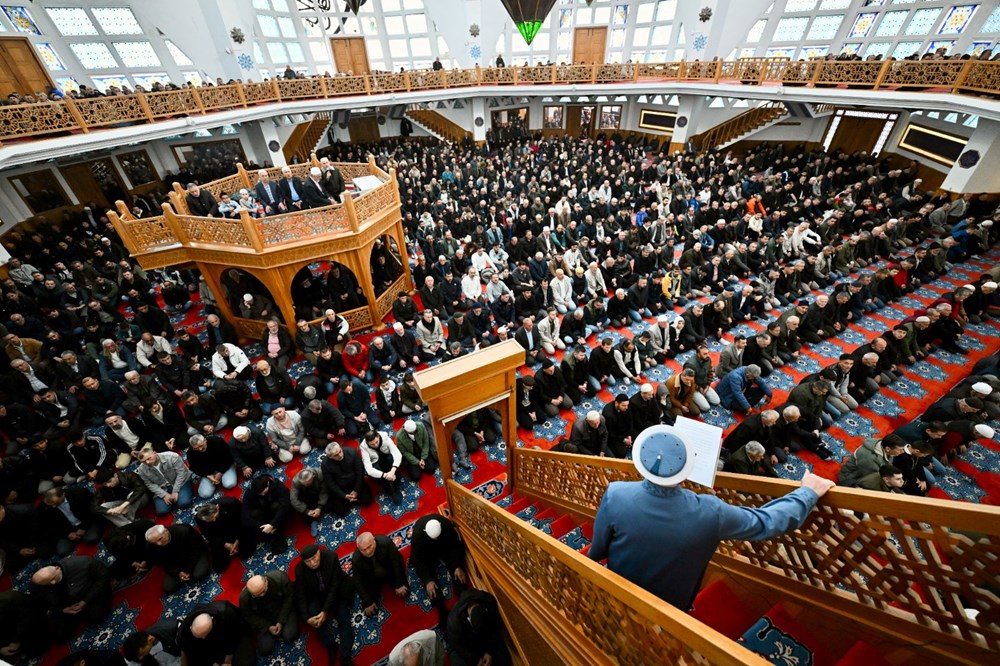 Camilerde bayram namazı coşkusu - 15