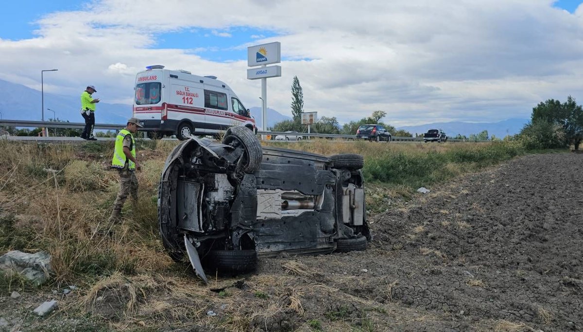 Otomobil takla attı