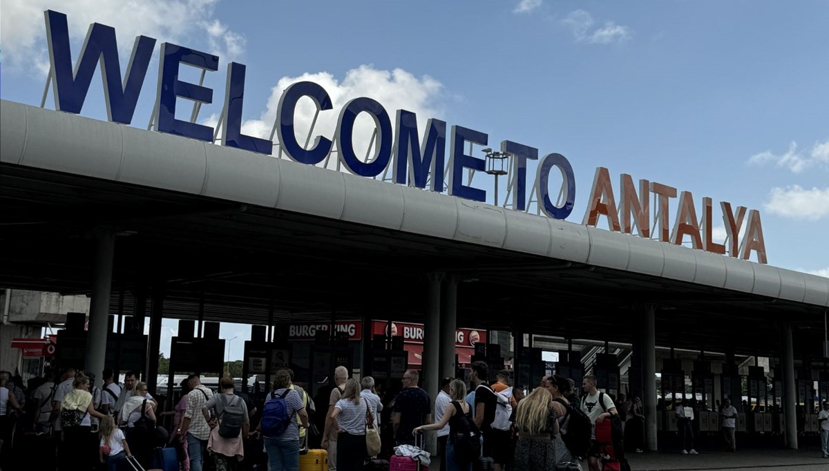 Antalya'ya gelen turist sayısı 13,5 milyonu geçti