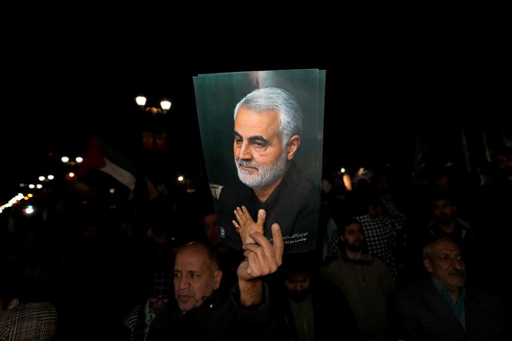 İran'ın İsrail'e saldırısı sonrası Tahran'da kutlama - 8