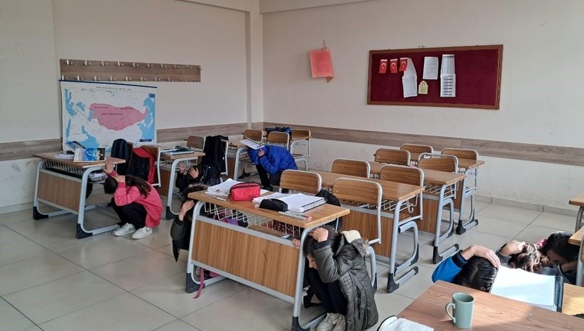 Van'da tüm okullarda eş zamanlı tatbikat Van'da tüm okullarda eş zamanlı tatbikat
