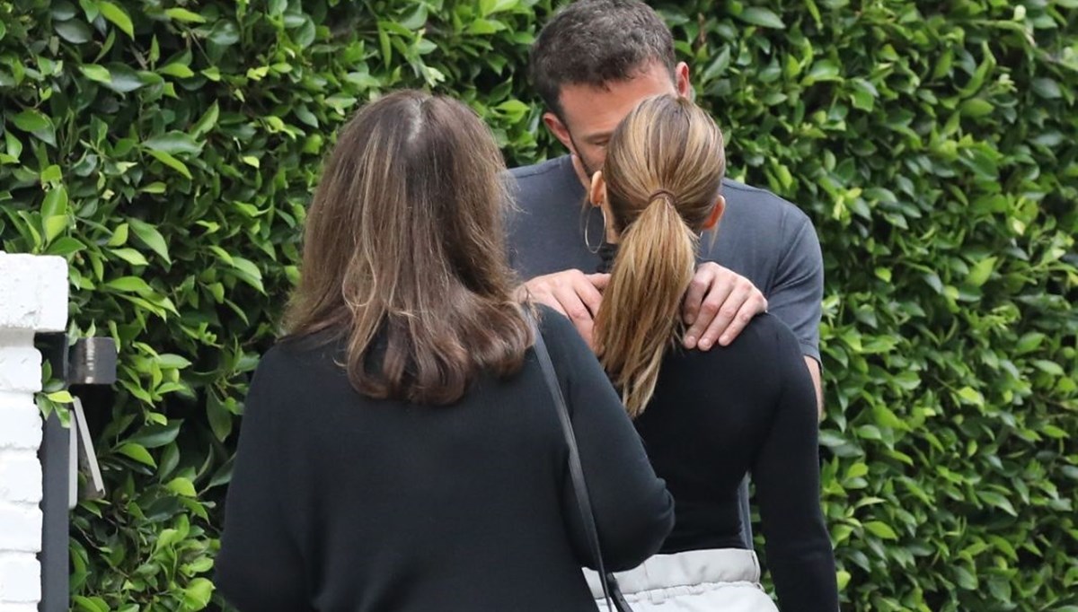 Jennifer Aniston ve Ben Affleck çiftinden aşk pozları